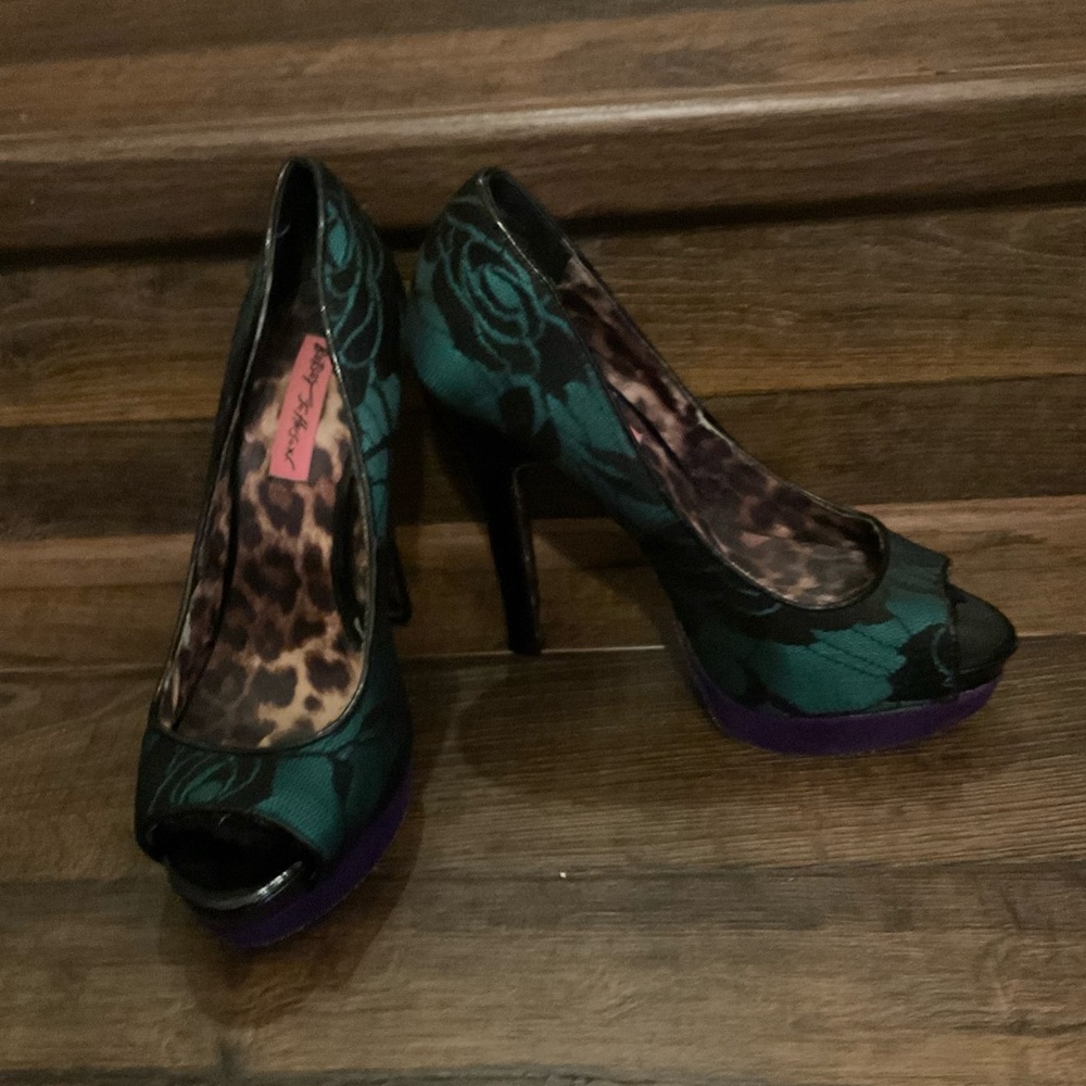 Betsey Johnson Green Floral Peep Toe Heels